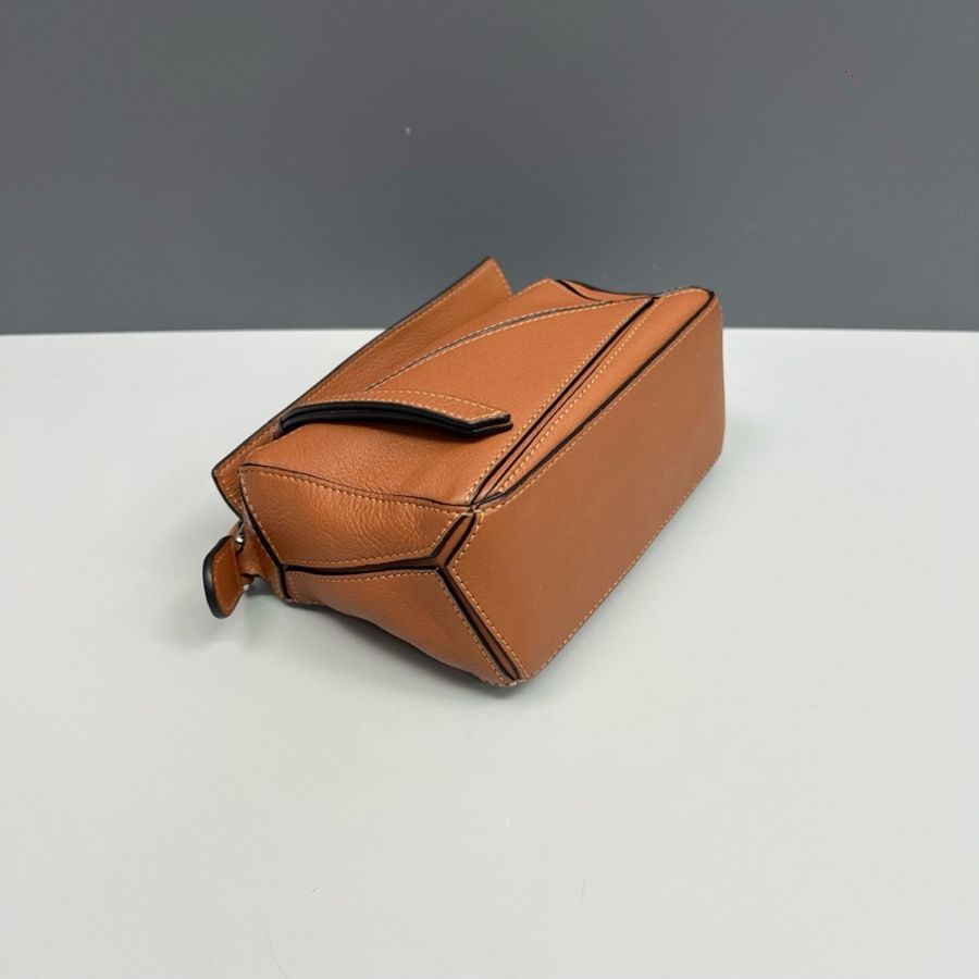 Loewe羅意威 焦糖色全皮mini puzzle幾何包 成色97新-2