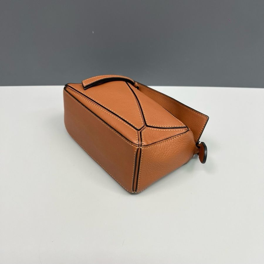 Loewe羅意威 焦糖色全皮mini puzzle幾何包 成色97新-3
