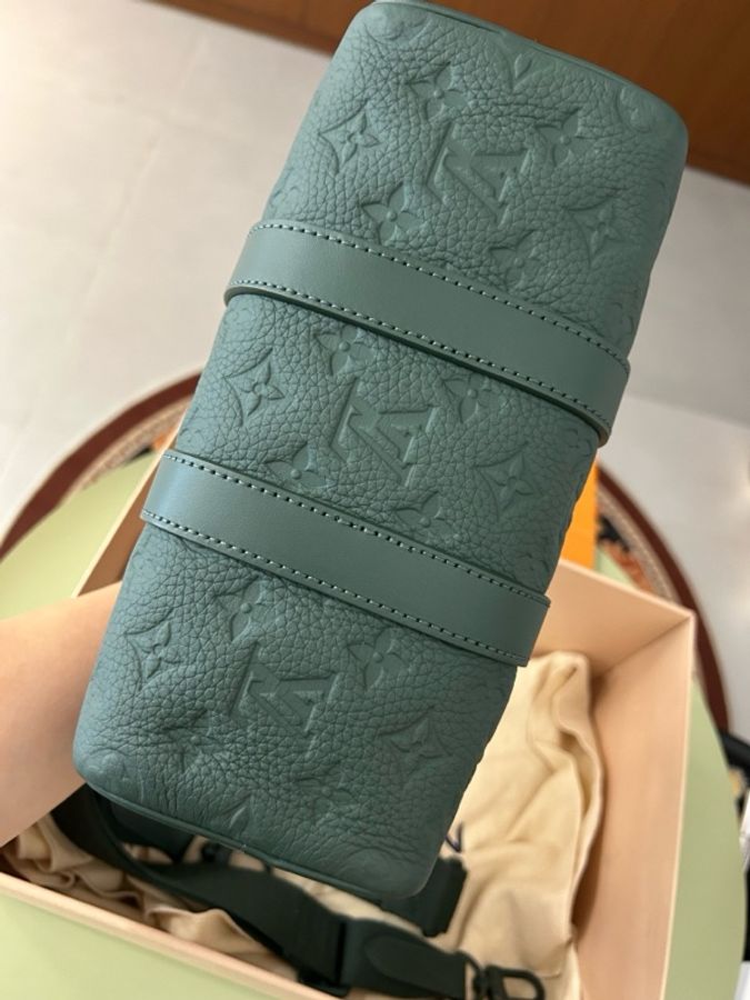 99新 Louis Vuitton 路易威登 kp25  全皮壓印 幾乎全新-2