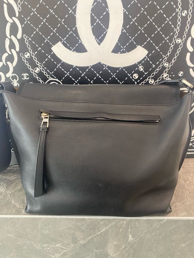 LOEWE 羅意威黑色雙扣郵差包-1