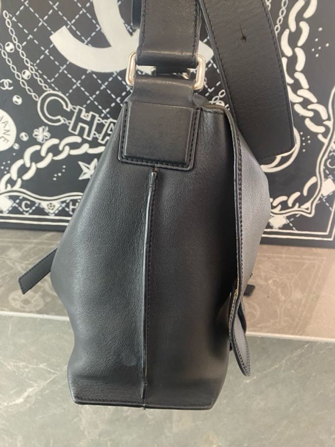 LOEWE 羅意威黑色雙扣郵差包-2