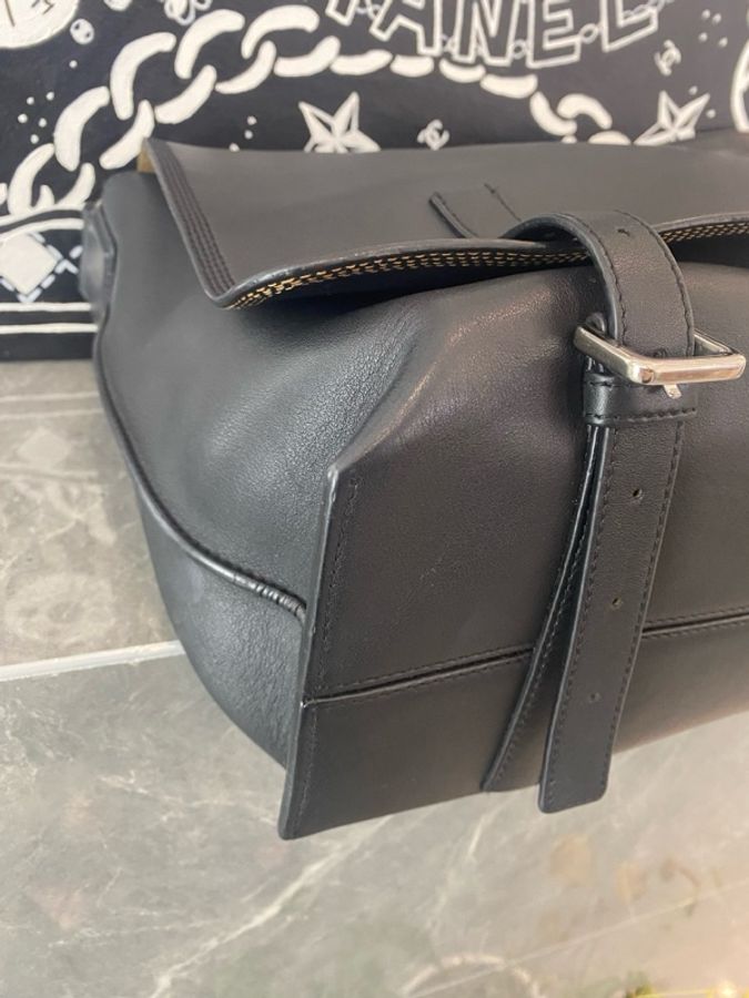 LOEWE 羅意威黑色雙扣郵差包-6