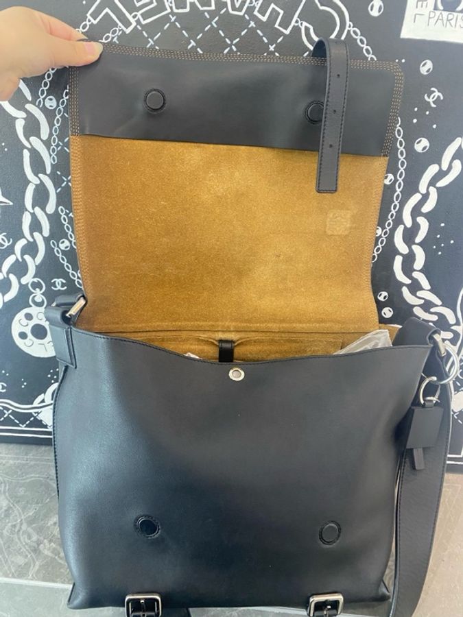 LOEWE 羅意威黑色雙扣郵差包-7