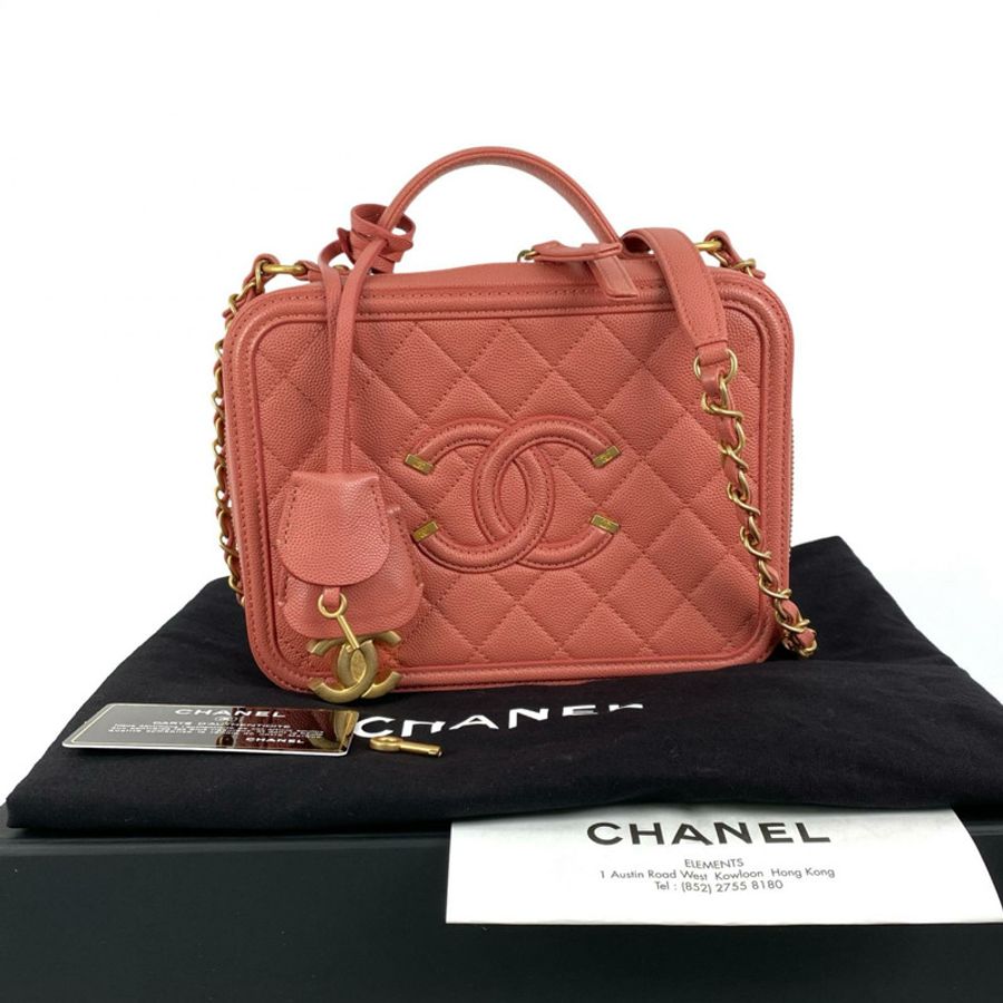 △ CHANEL 香奈兒 Pink Caviar Skin Gold Tone Metal Filigree No.28 Chain Vanity Case 粉紅色粒紋小牛皮金色金屬No.28鎖鏈化妝箱 A93343-267014204-0