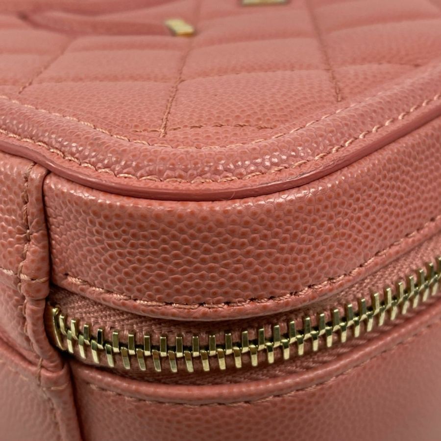 △ CHANEL 香奈兒 Pink Caviar Skin Gold Tone Metal Filigree No.28 Chain Vanity Case 粉紅色粒紋小牛皮金色金屬No.28鎖鏈化妝箱 A93343-267014204-6