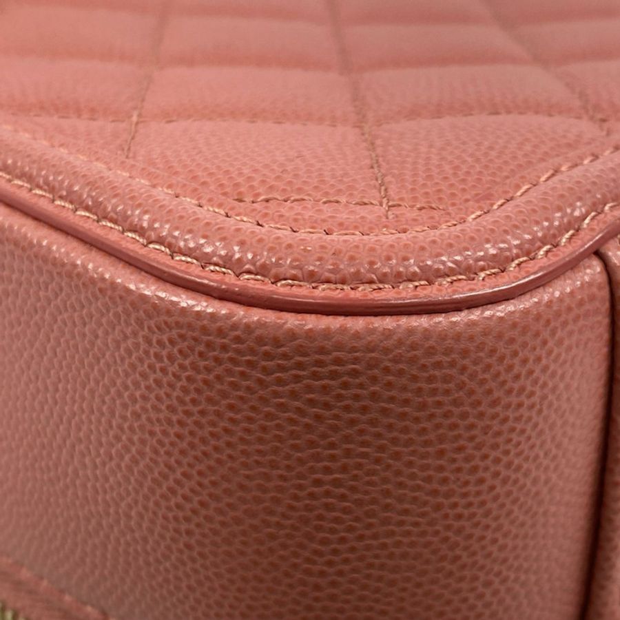 △ CHANEL 香奈兒 Pink Caviar Skin Gold Tone Metal Filigree No.28 Chain Vanity Case 粉紅色粒紋小牛皮金色金屬No.28鎖鏈化妝箱 A93343-267014204-9