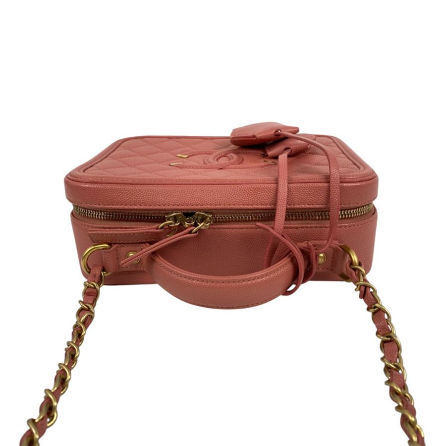 △ CHANEL 香奈兒 Pink Caviar Skin Gold Tone Metal Filigree No.28 Chain Vanity Case 粉紅色粒紋小牛皮金色金屬No.28鎖鏈化妝箱 A93343-267014204-10