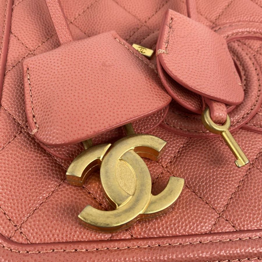 △ CHANEL 香奈兒 Pink Caviar Skin Gold Tone Metal Filigree No.28 Chain Vanity Case 粉紅色粒紋小牛皮金色金屬No.28鎖鏈化妝箱 A93343-267014204-16