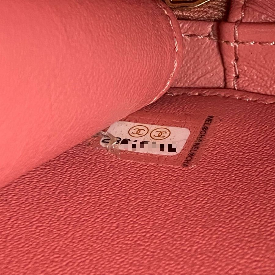 △ CHANEL 香奈兒 Pink Caviar Skin Gold Tone Metal Filigree No.28 Chain Vanity Case 粉紅色粒紋小牛皮金色金屬No.28鎖鏈化妝箱 A93343-267014204-24