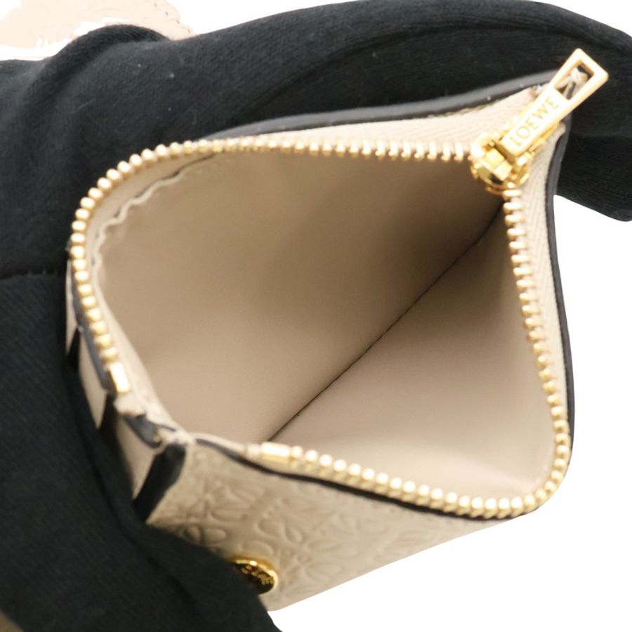 米色 壓紋 牛皮 Repeat Small Vertical 三折短夾【LOEWE 羅威】 C499S97X04-4
