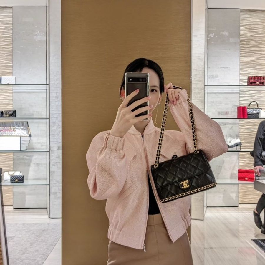 CHANEL 23K皮穿鍊滾邊單肩包 - 黑金-10