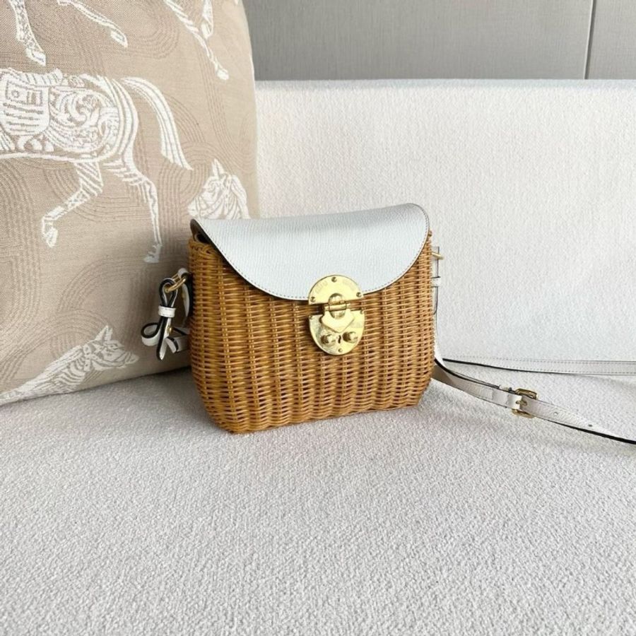 MiuMiu 草編拼皮斜背包白色牛皮 16*16*9cm 9新 配件肩帶 塵袋-6