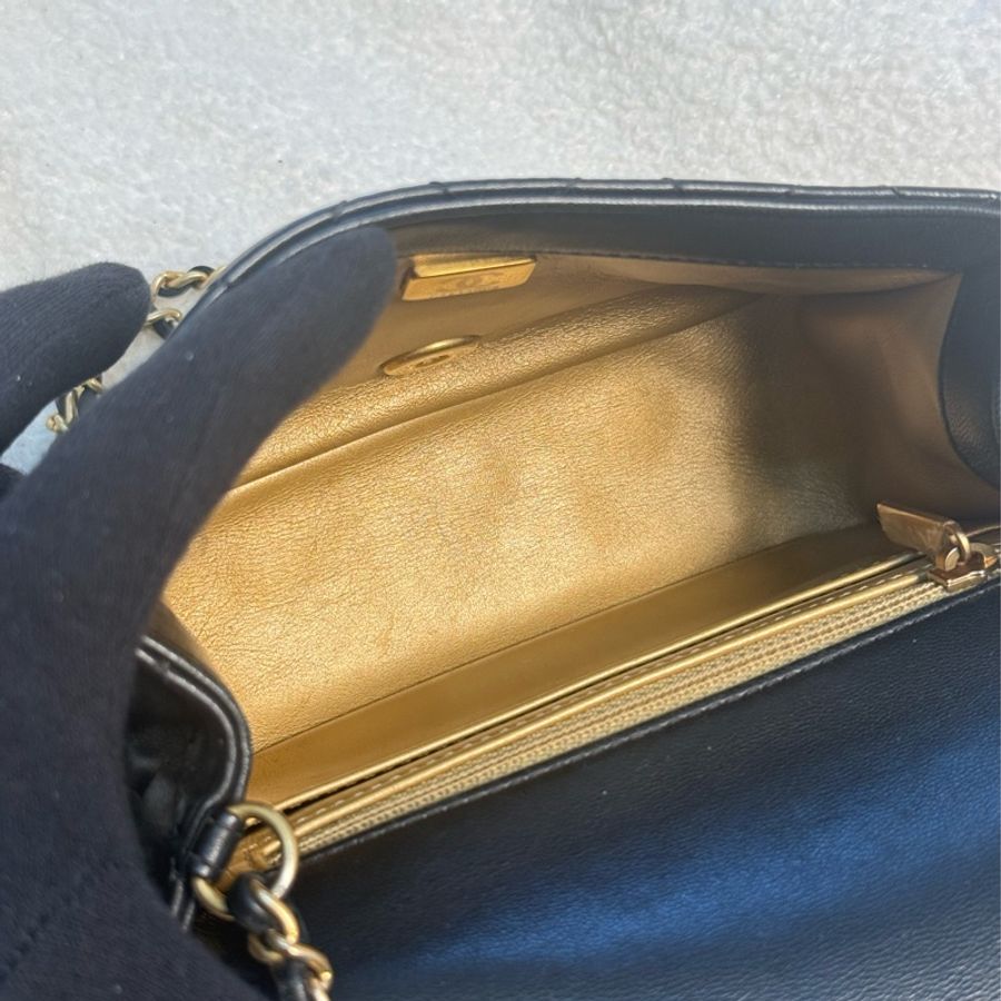 Chanel 黑色羊皮金球方胖✨最新晶片款-12