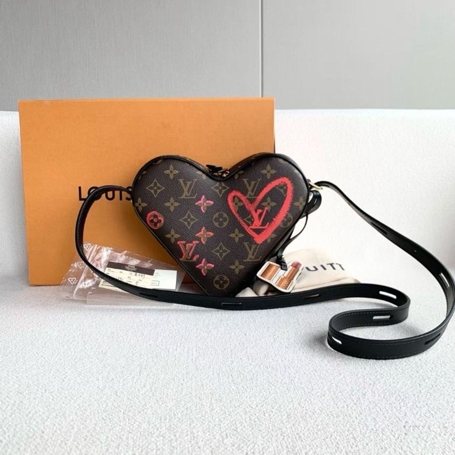 LV 情人節限定老花塗鴉愛心包 芯片款 棕色老花拼色 金扣 22*16*7 95新 配件盒 塵袋-2