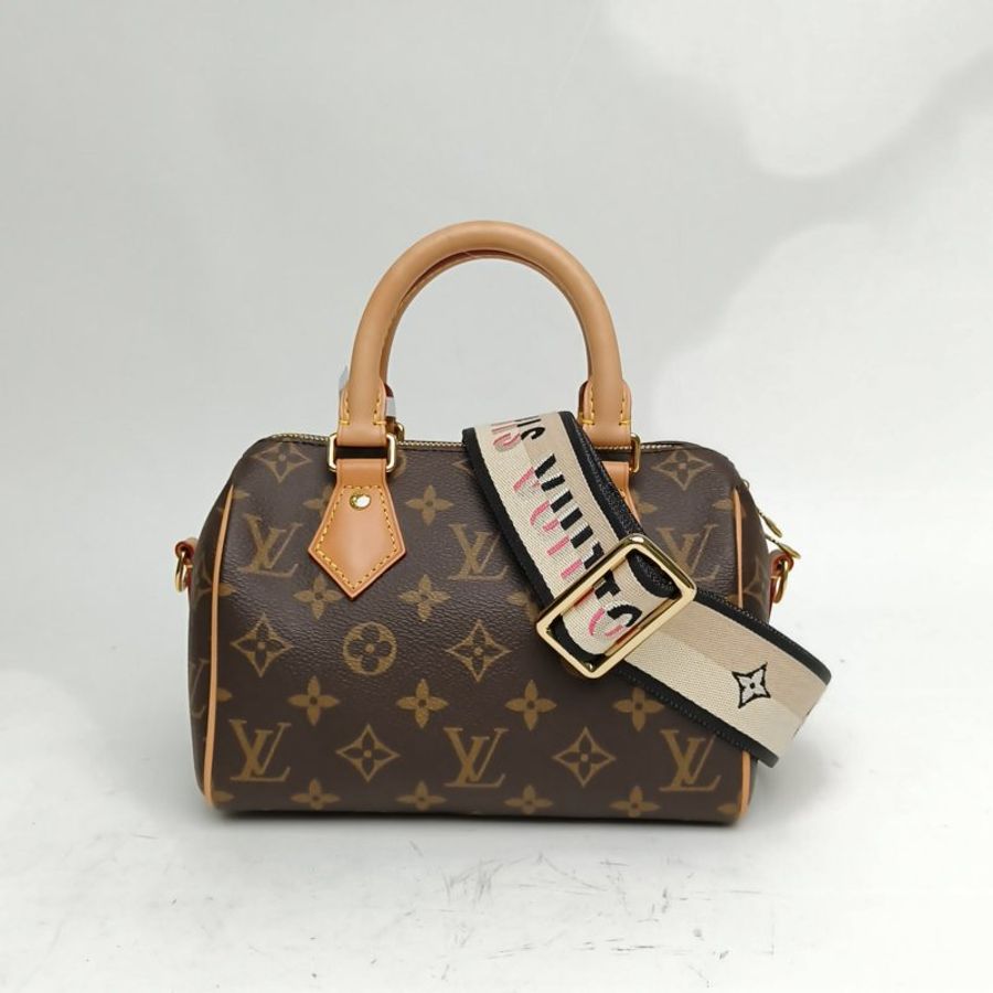 LOUIS VUITTON Sp20可拆卸黑白寬肩帶老花PVC晶片肩背包-0
