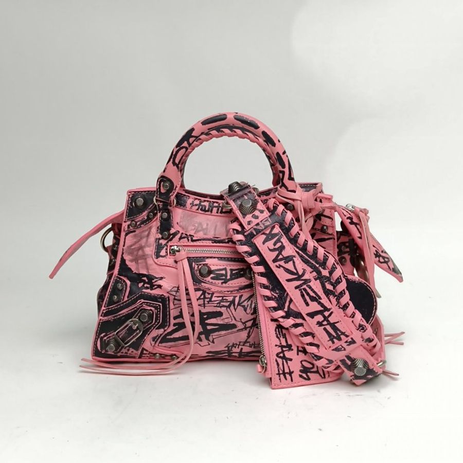 BALENCIAGA 粉色羊皮銀扣NEOcagole塗鴉款機車包肩背包-0