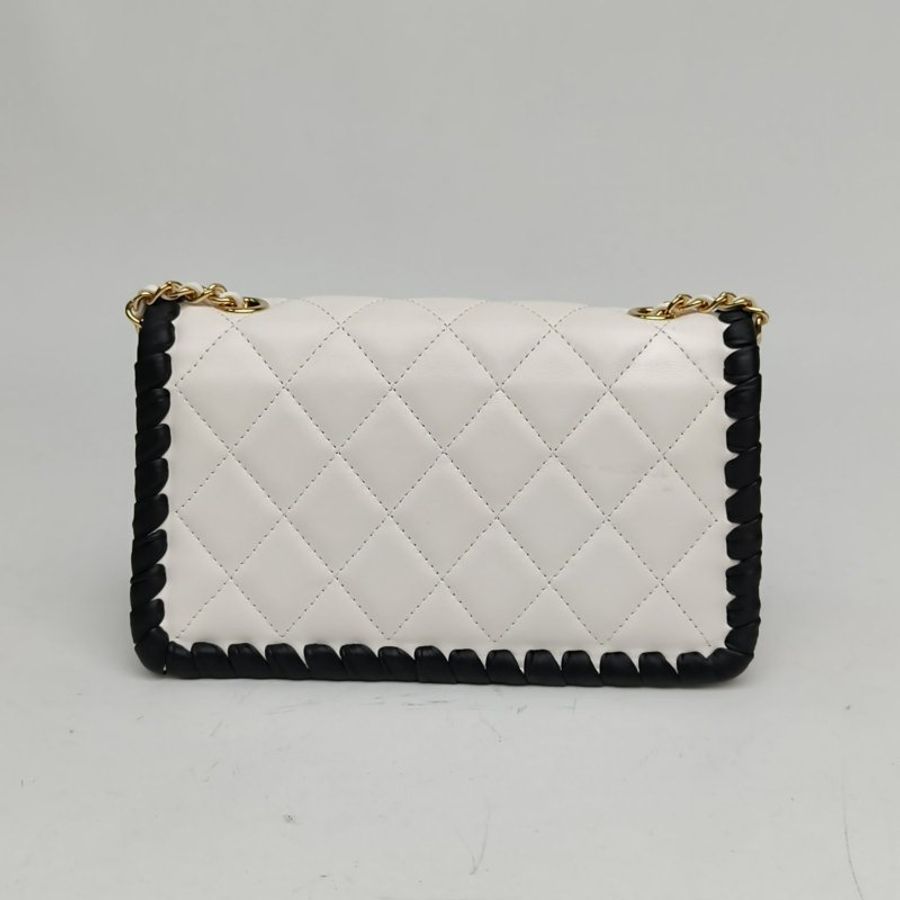 CHANEL 白色羊皮鐳射標金扣26P黑白滾邊皮穿鏈肩背包-2