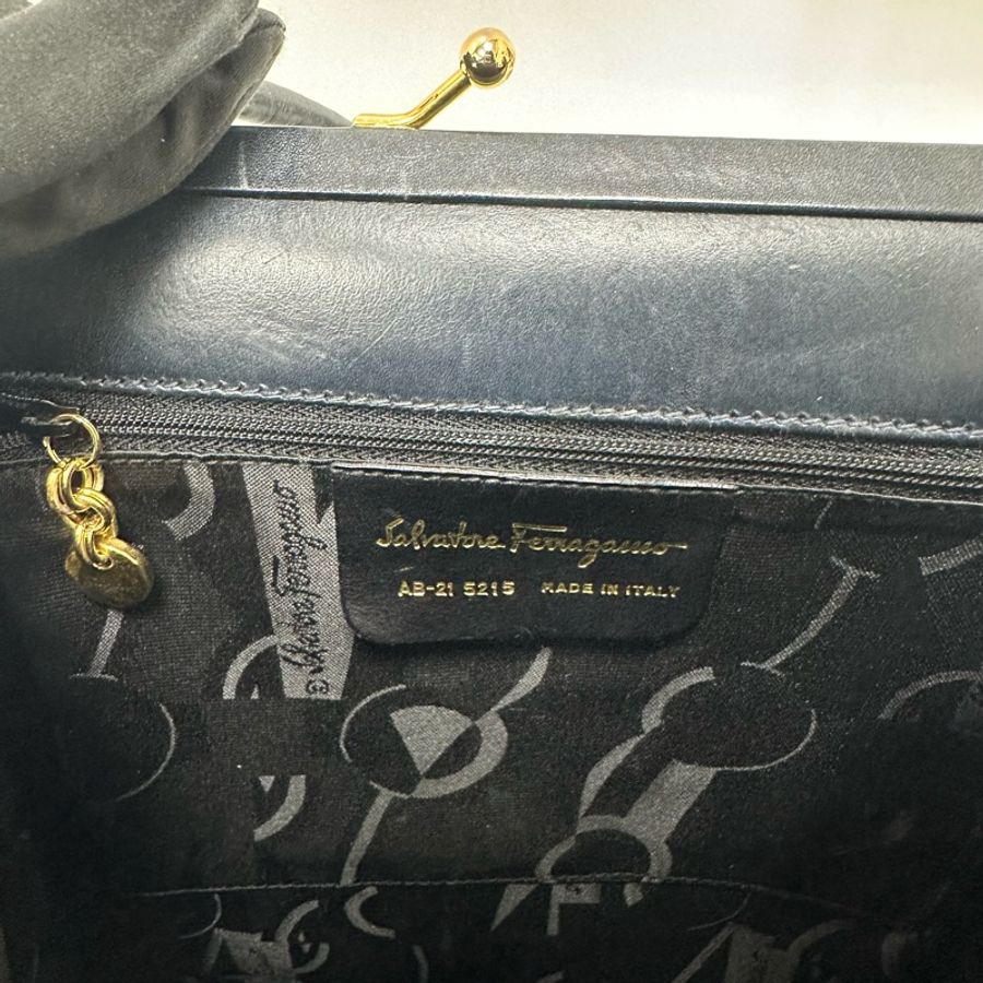 【赫蒂國際精品】Ferragamo 經典黑色皮革肩背包vintage-19