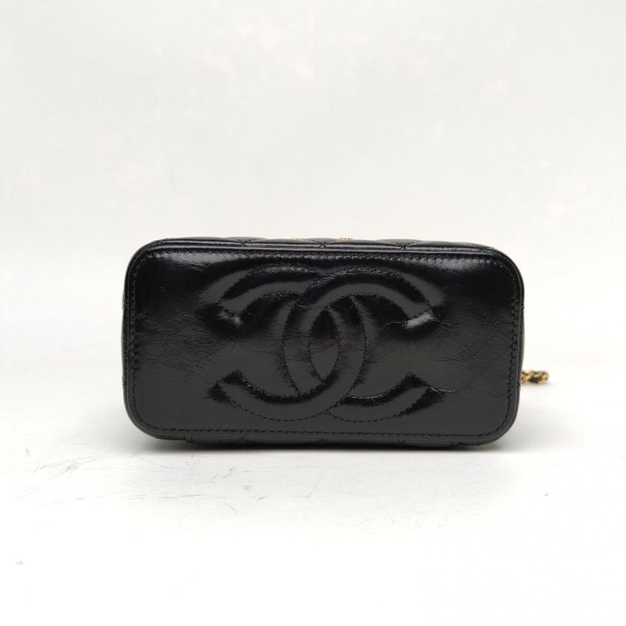 CHANEL 黑色牛皮金扣24B黑金長盒子化妝肩背包-4