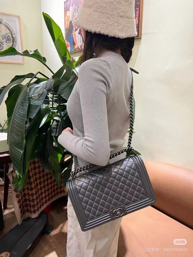 【威選精品】 ✨ CHANEL 灰色銀扣大號 Le Boy 肩背斜背包 ✨-2