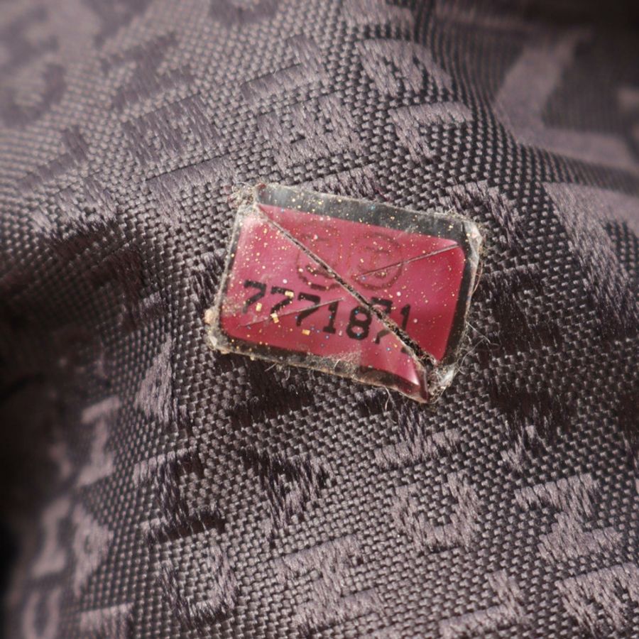 香奈兒巧克力棒手提包，羊皮材質，黑色，二手，女士款，帶銀色五金配件。-5