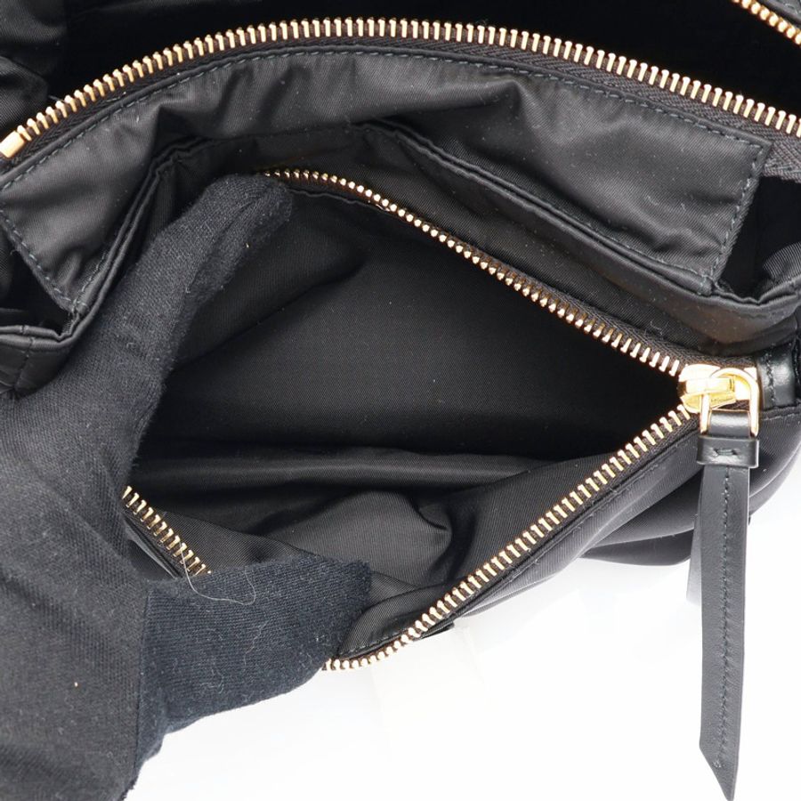 黑色 Re-Nylon 尼龍 Explore 中號 肩背包【PRADA 普拉達】 1BD394-3