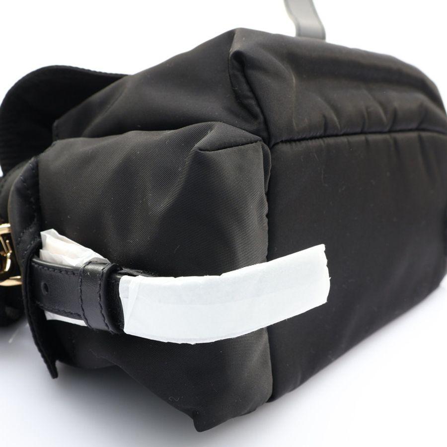 黑色 Re-Nylon 尼龍 Explore 中號 肩背包【PRADA 普拉達】 1BD394-10