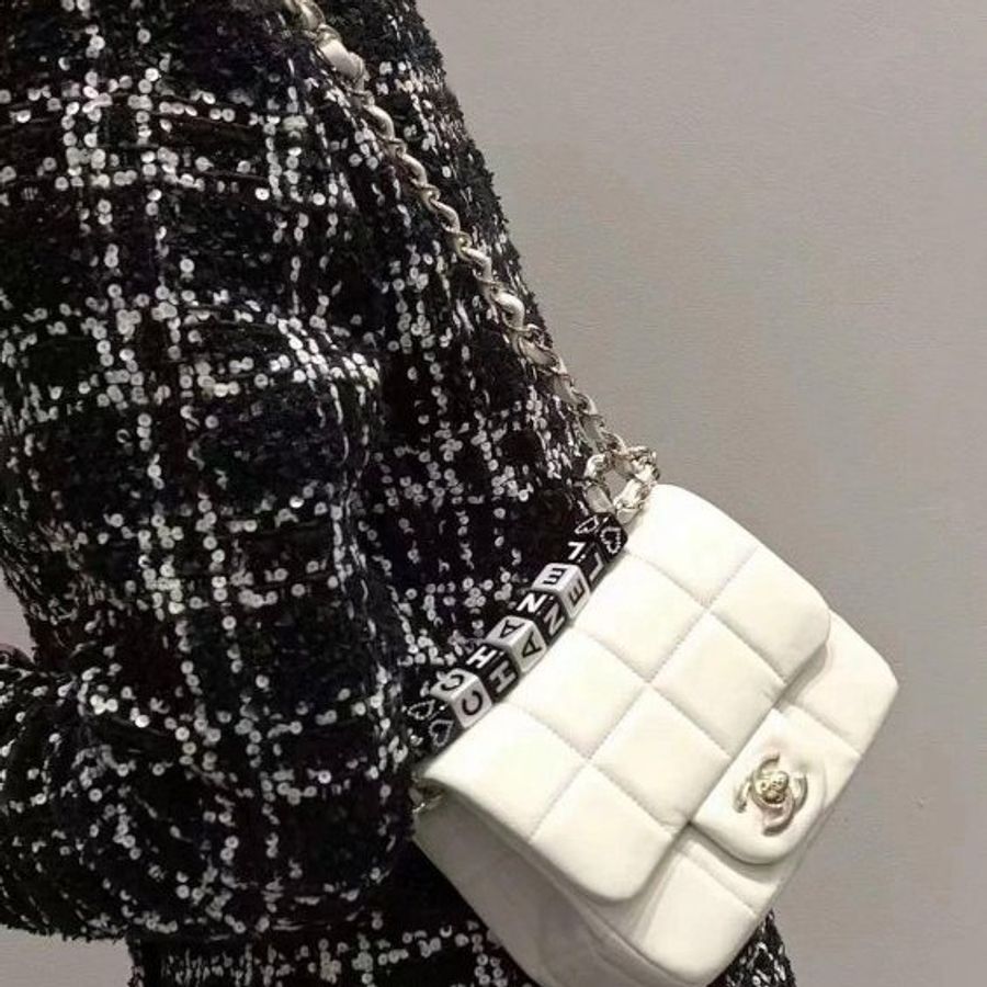 CHANEL 限量 白色 小羊皮 方格紋 字母 愛心 水鑽 骰子 香檳金鍊 方胖子 AS3744 特價-3