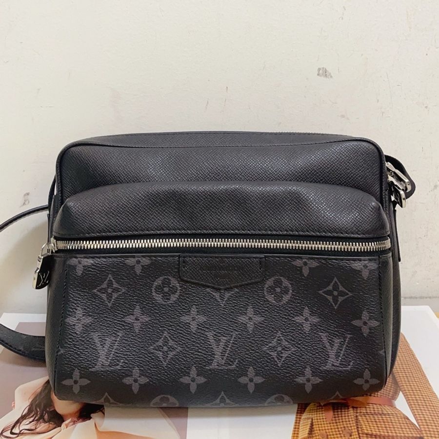 Louis Vuitton 路易威登outdoor 黑色老花 男士郵差包 尺寸26*18-0