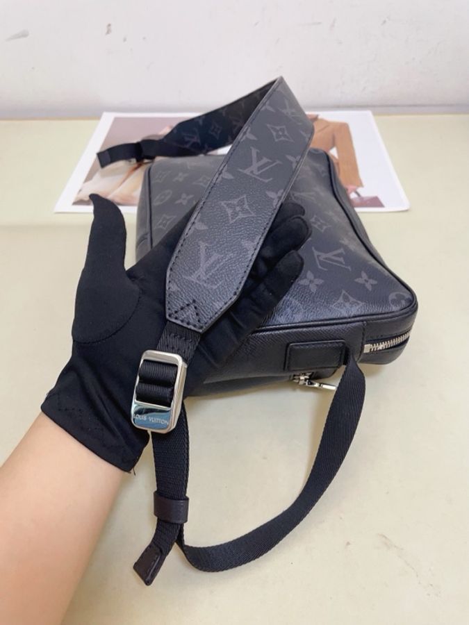 Louis Vuitton 路易威登outdoor 黑色老花 男士郵差包 尺寸26*18-4