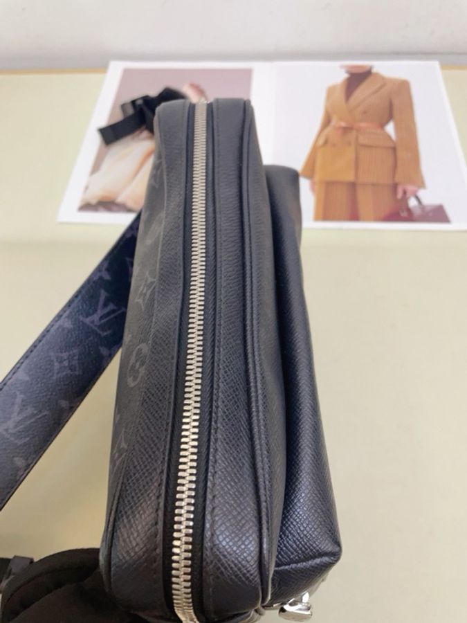 Louis Vuitton 路易威登outdoor 黑色老花 男士郵差包 尺寸26*18-6