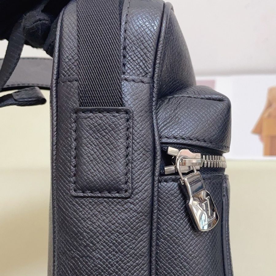 Louis Vuitton 路易威登outdoor 黑色老花 男士郵差包 尺寸26*18-9