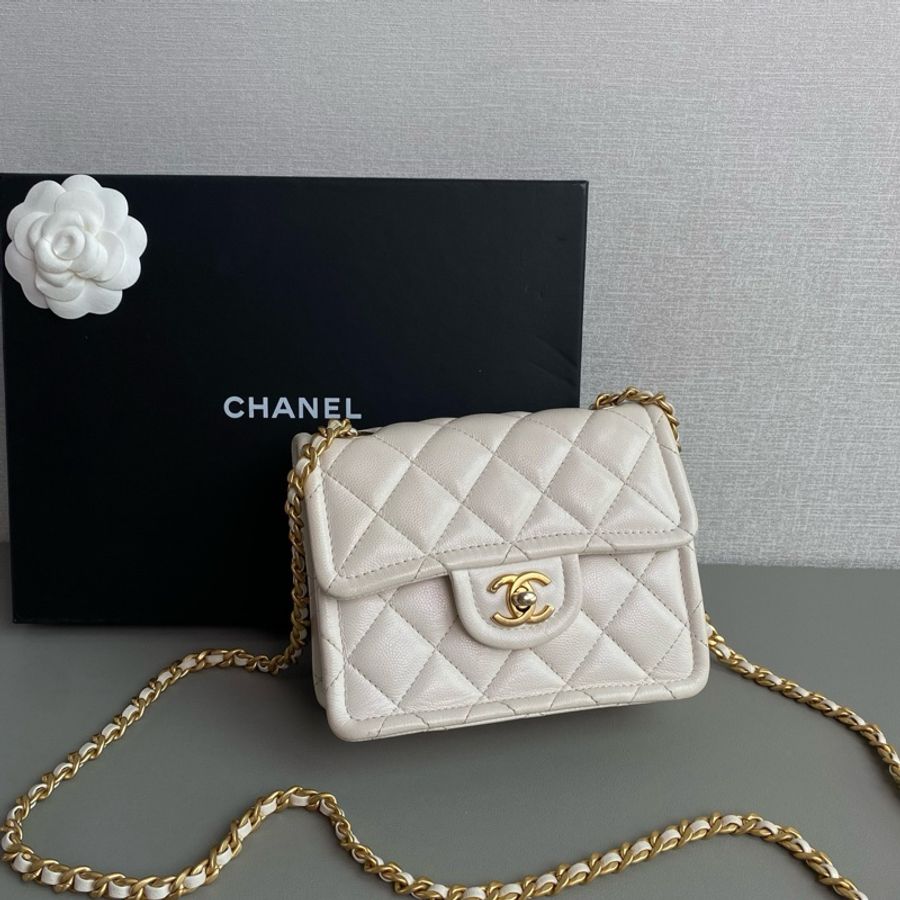 Chanel香奈兒 白色金扣 荔枝皮豆腐包斜背包-8