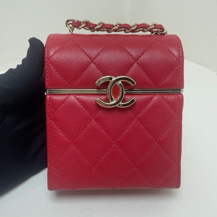【威選精品】  ✨ CHANEL 紅色化妝盒包｜經典菱格紋 × 金扣 ✨-2