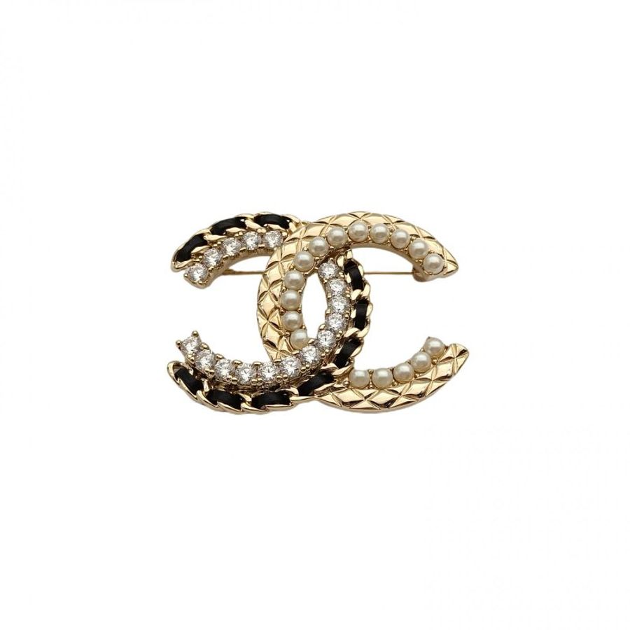 CHANEL 黑白皮穿鏈間珍珠水鑽雙C胸針大號合金-0