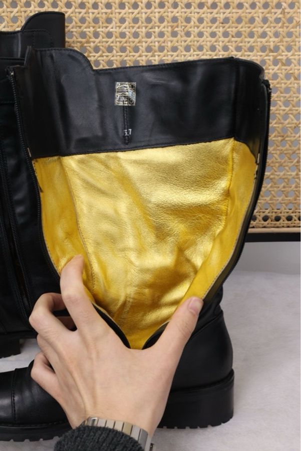 Versace牛皮革狮头徽章系带中筒靴-15
