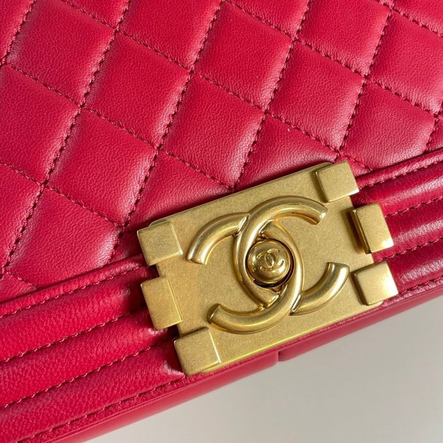 CHANEL BOY 28cm 絕版 紅色 菱格 小羊皮 霧金鍊 下蓋包 A92193-7