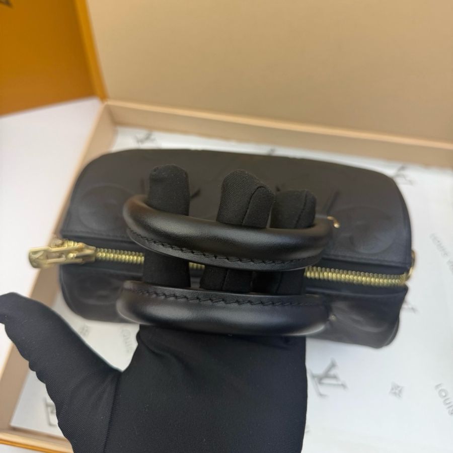LV路易威登Speedy Bandouliere 20黑色全皮壓紋 手提包斜挎包 金扣-6