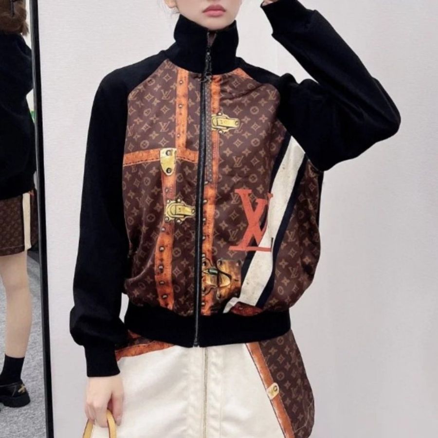 ::LOIUS VUITTON:: LV 經典Monogram 絲質拼接黑坑條 飛行員外套 SS24 Velvet feel Coat Women's Multicolor-0