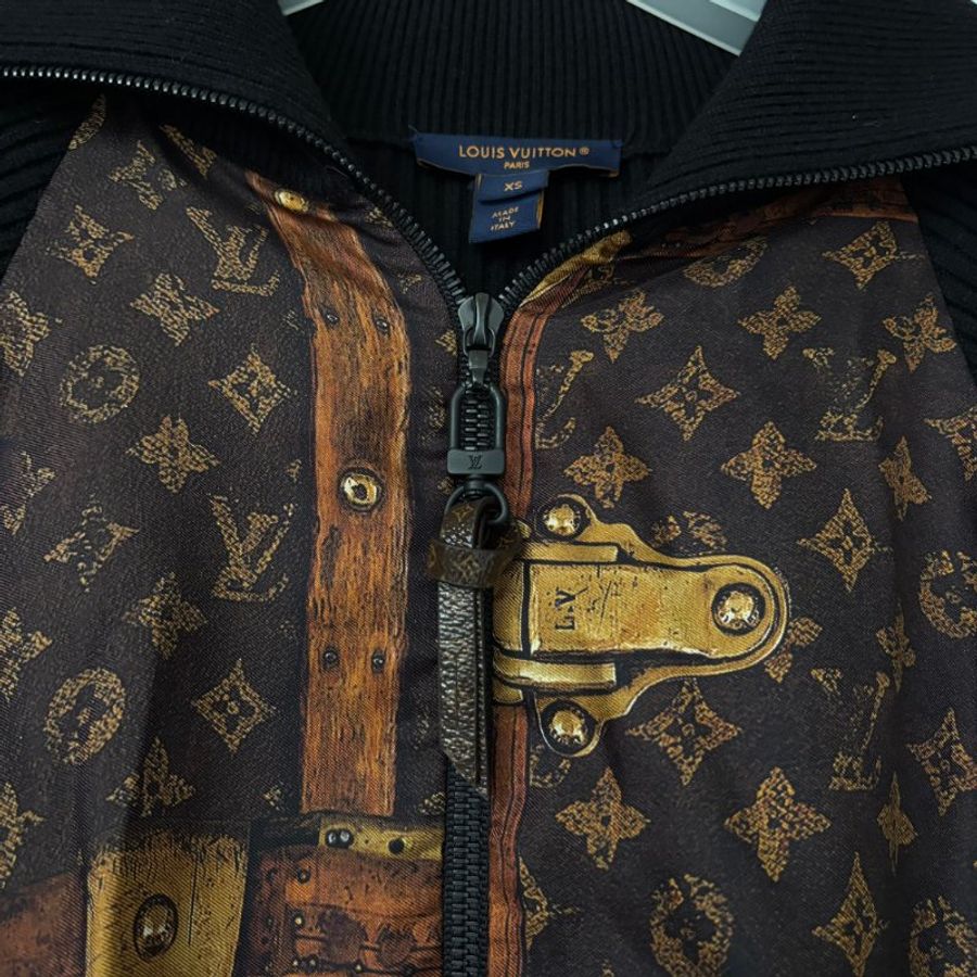 ::LOIUS VUITTON:: LV 經典Monogram 絲質拼接黑坑條 飛行員外套 SS24 Velvet feel Coat Women's Multicolor-14