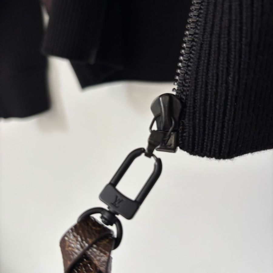 ::LOIUS VUITTON:: LV 經典Monogram 絲質拼接黑坑條 飛行員外套 SS24 Velvet feel Coat Women's Multicolor-16