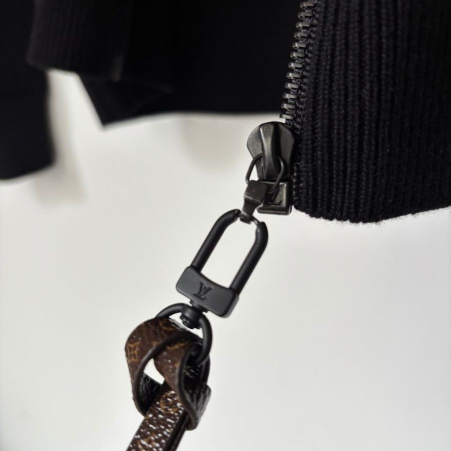 ::LOIUS VUITTON:: LV 經典Monogram 絲質拼接黑坑條 飛行員外套 SS24 Velvet feel Coat Women's Multicolor-17