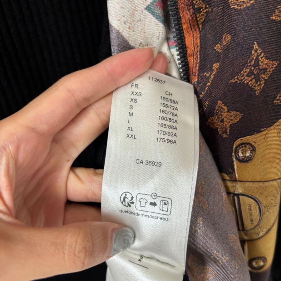 ::LOIUS VUITTON:: LV 經典Monogram 絲質拼接黑坑條 飛行員外套 SS24 Velvet feel Coat Women's Multicolor-19