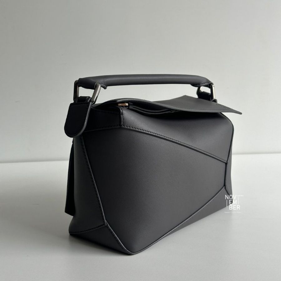 99.9新🆕 Loewe 羅意威 Puzzle 小號 灰色銀釦-1