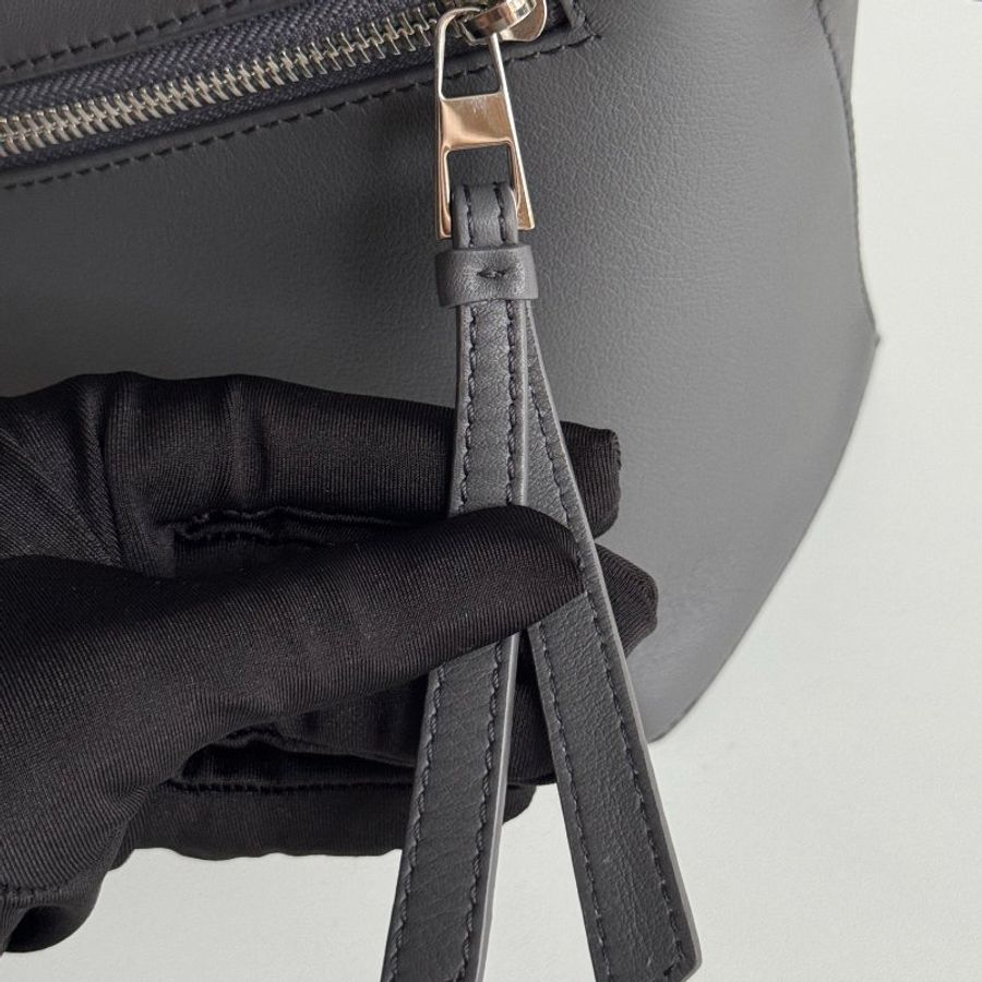 99.9新🆕 Loewe 羅意威 Puzzle 小號 灰色銀釦-14