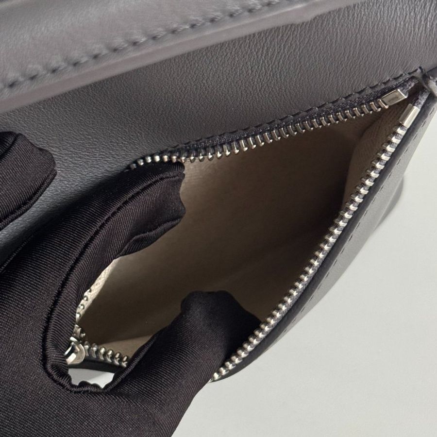 99.9新🆕 Loewe 羅意威 Puzzle 小號 灰色銀釦-15
