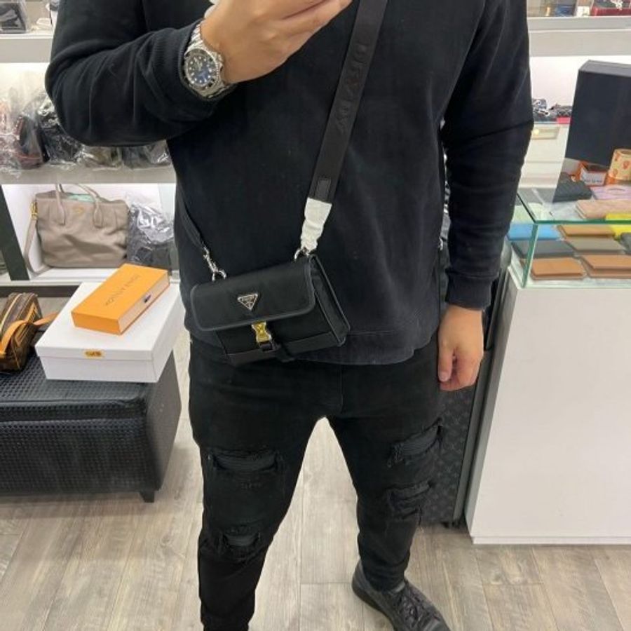 東區正精品㊣PRADA 2ZH108 PRADA 黑色尼龍銀三角牌釦式迷你翻蓋小手機包肩背包斜背包 RZ6542-1