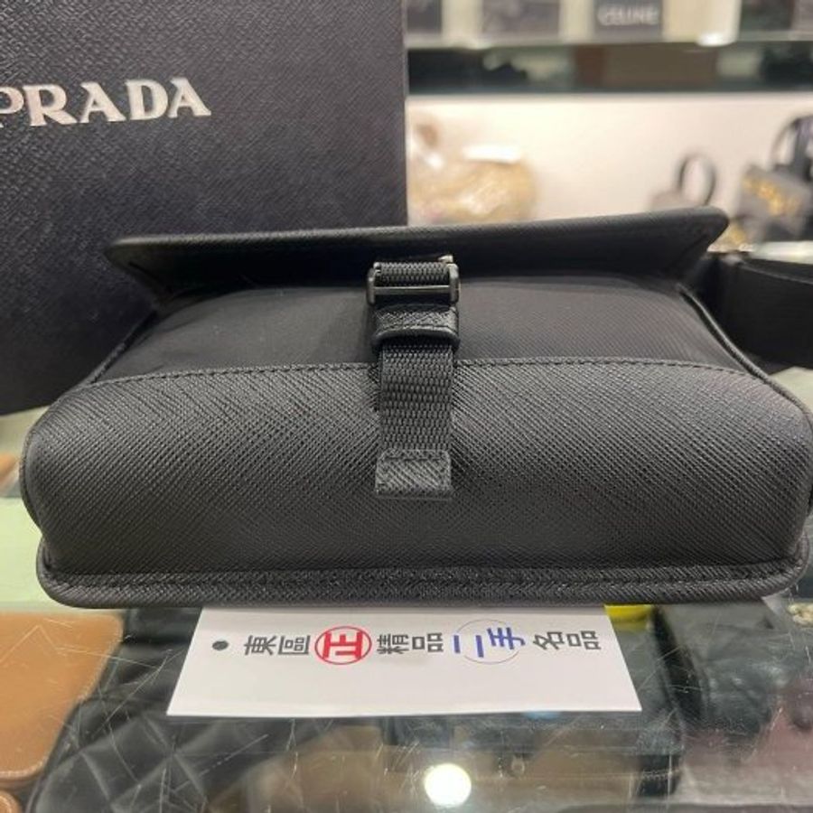 東區正精品㊣PRADA 2ZH108 PRADA 黑色尼龍銀三角牌釦式迷你翻蓋小手機包肩背包斜背包 RZ6542-2