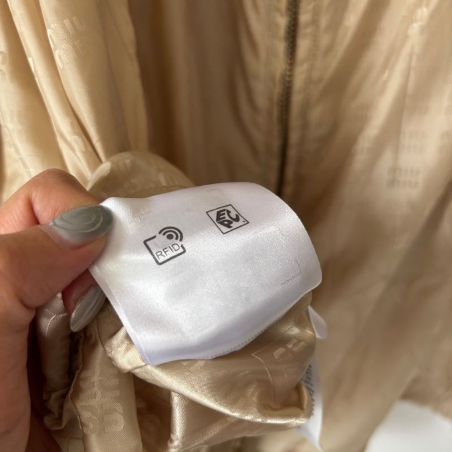 ::MIUMIU:: 沙色滿版LOGO拉鍊尼龍束腰連帽外套 38號-21