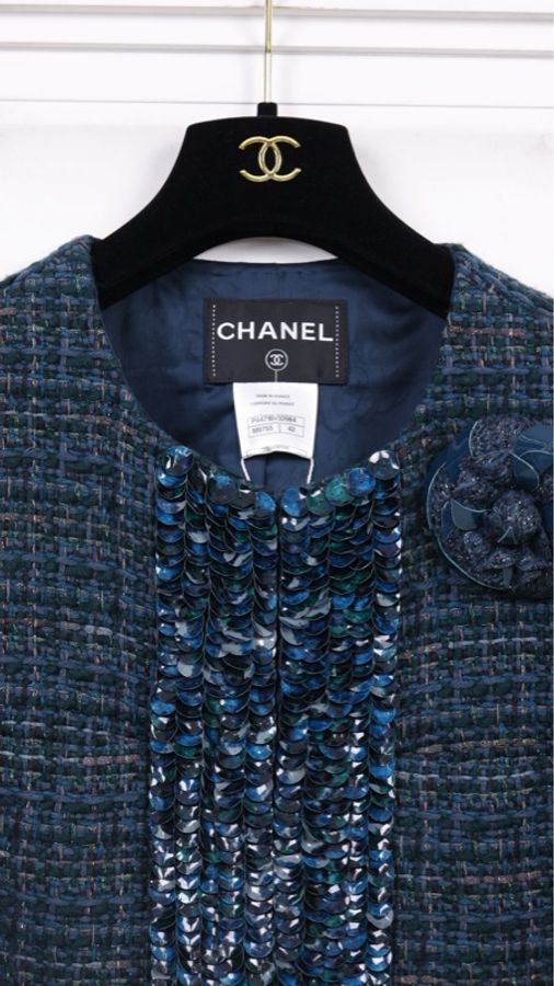 Chanel 12年秀款孔雀绿亮片滚边山茶花胸针crop短外套-7
